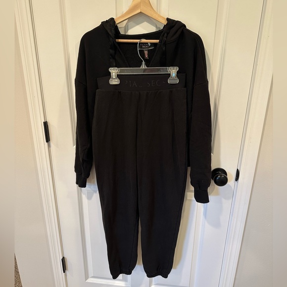Victoria's Secret Pants - Victoria Seacrest Sweatpants Set